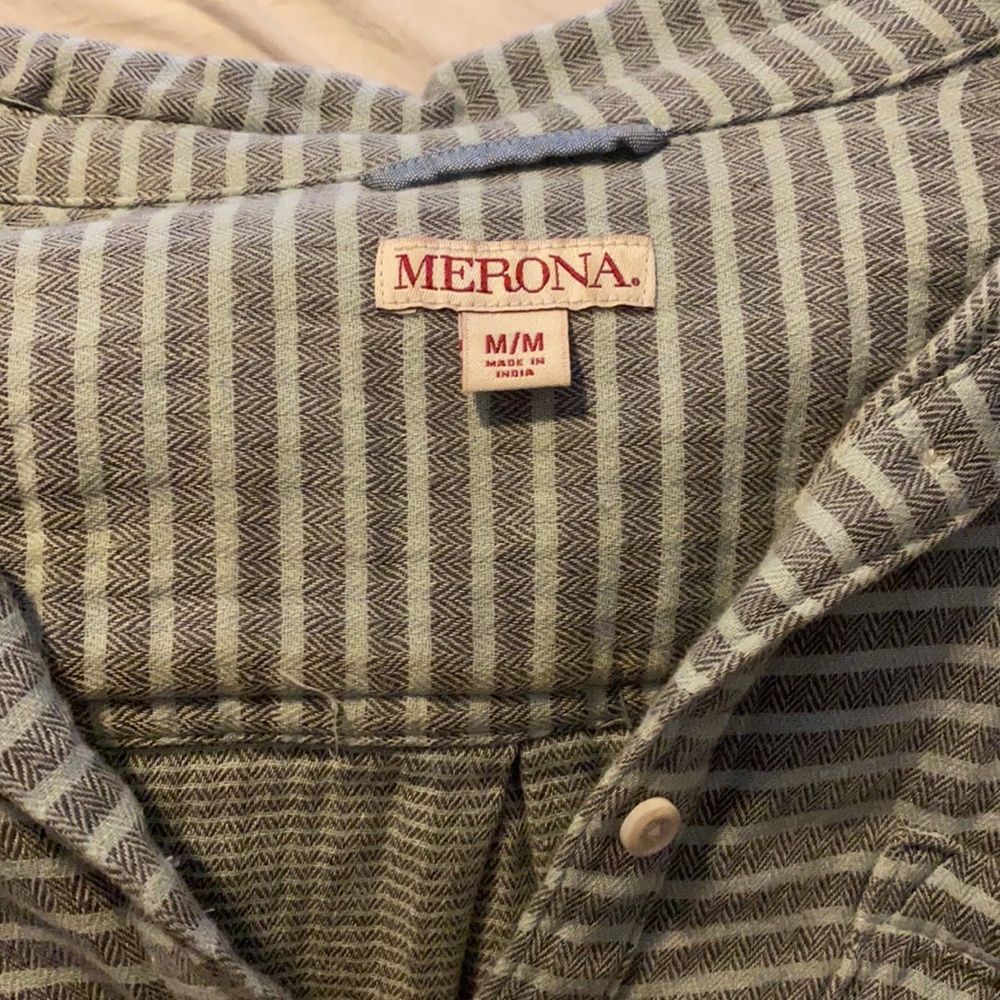 Button up - Picture 2 of 3